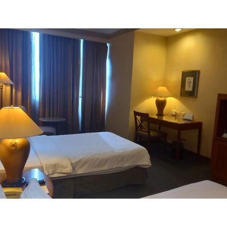 סן פדרו מקאטי Capital O 914 Makati Palace Hotel מראה חיצוני תמונה