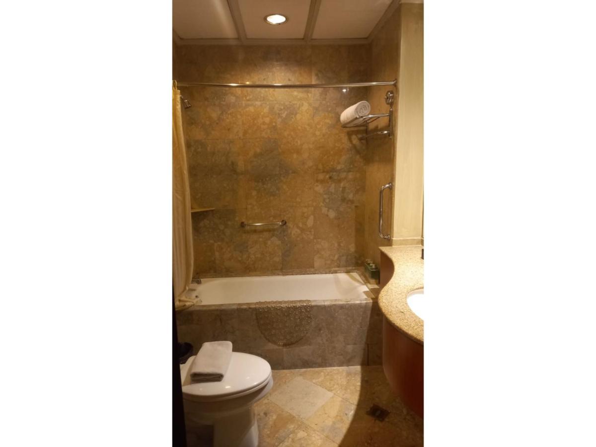 סן פדרו מקאטי Capital O 914 Makati Palace Hotel מראה חיצוני תמונה