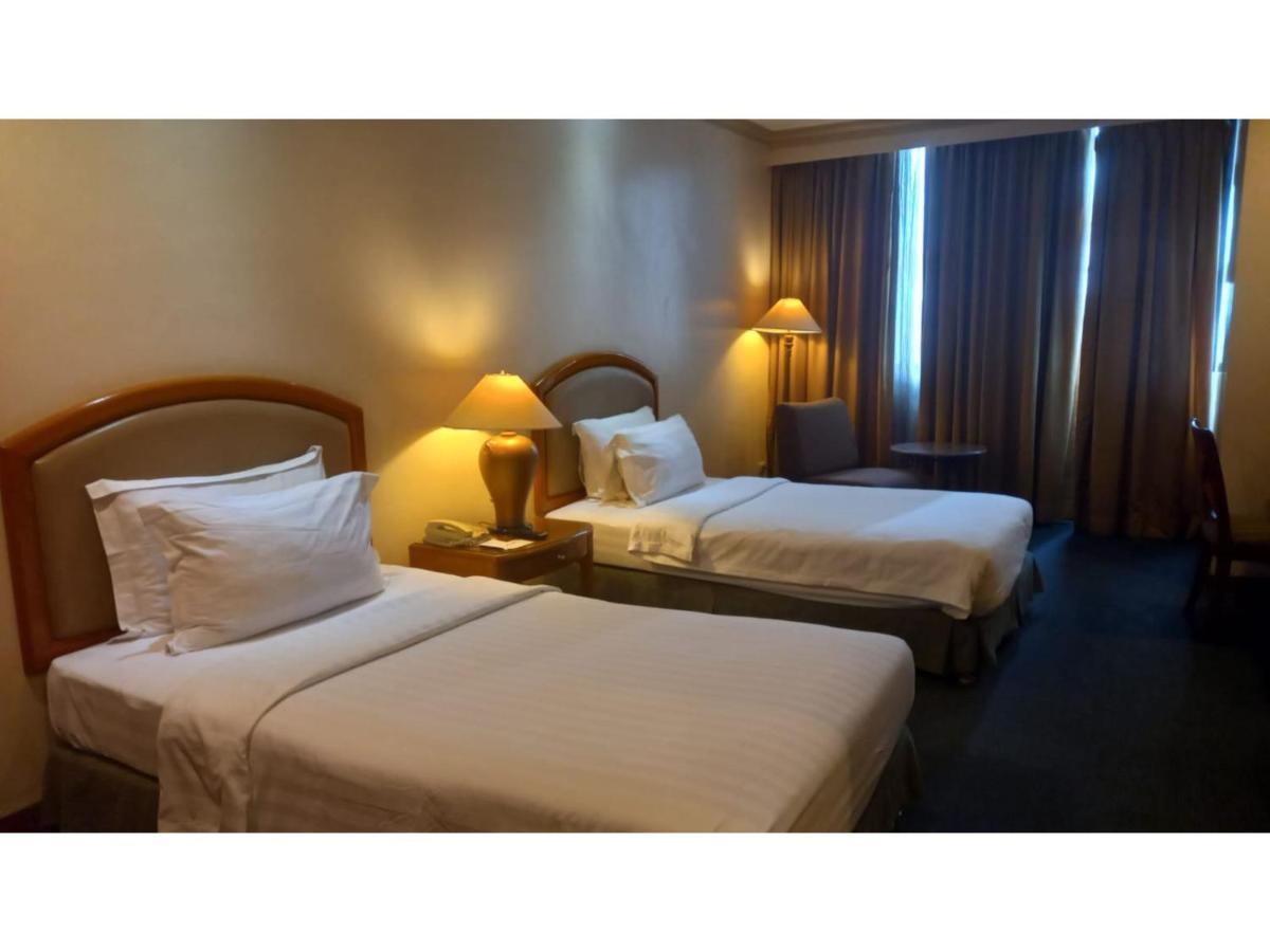 סן פדרו מקאטי Capital O 914 Makati Palace Hotel מראה חיצוני תמונה