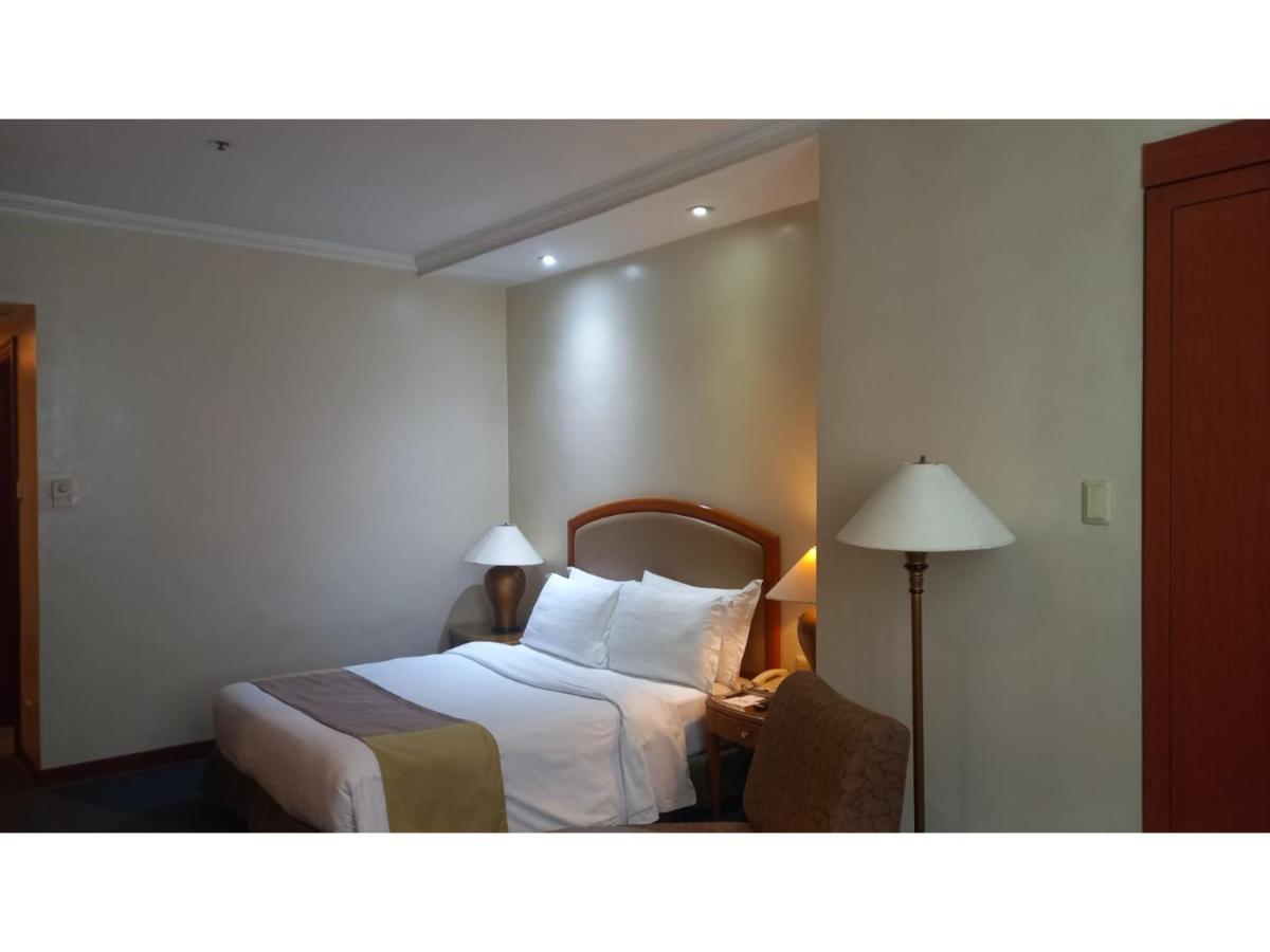 סן פדרו מקאטי Capital O 914 Makati Palace Hotel מראה חיצוני תמונה