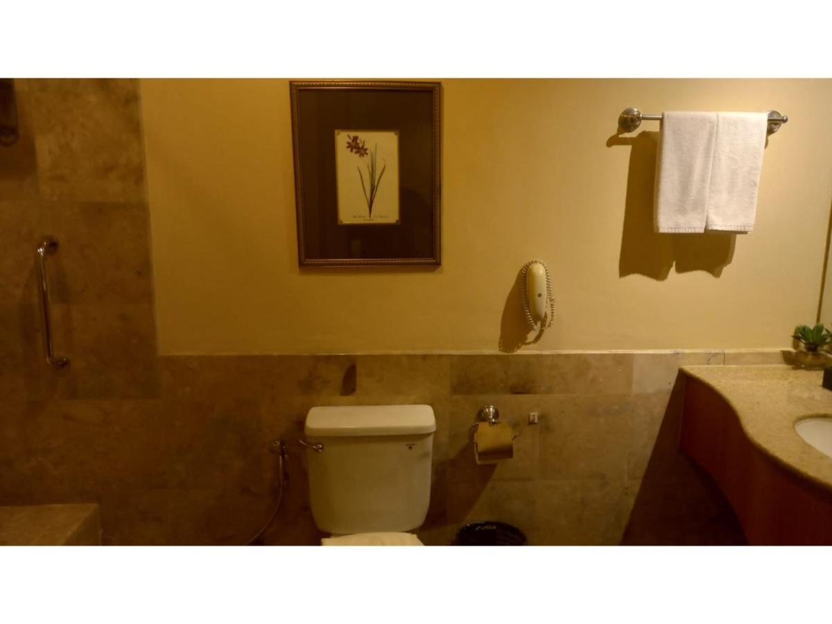 סן פדרו מקאטי Capital O 914 Makati Palace Hotel מראה חיצוני תמונה