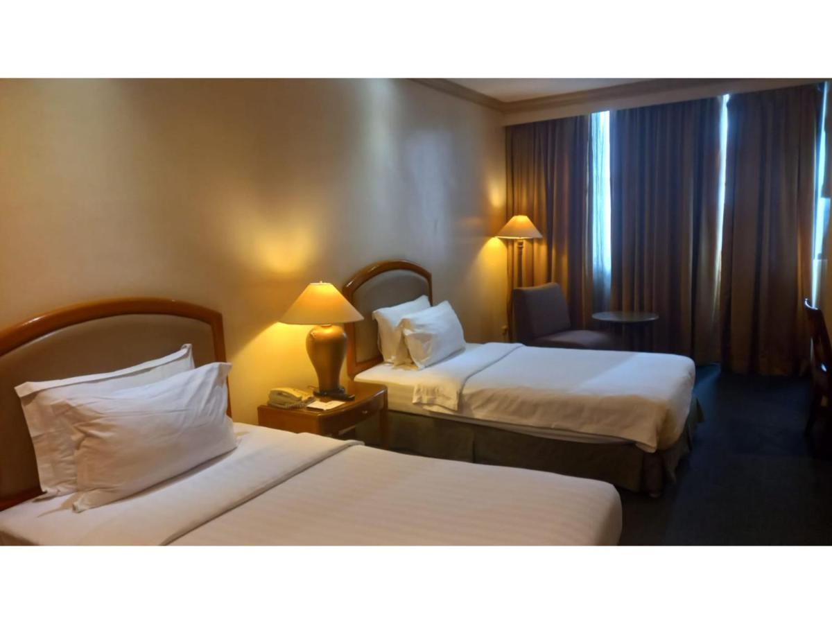 סן פדרו מקאטי Capital O 914 Makati Palace Hotel מראה חיצוני תמונה
